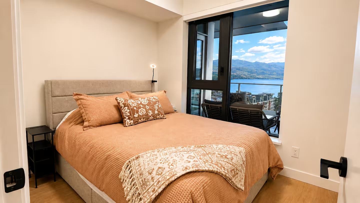 Second bedroom with a lake view